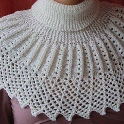 Теплая манишка, вяжем спицами