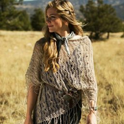 Ажурное и невесомое пончо спицами, как вам такой вариант?
