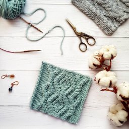 Милый узор спицами в копилочку!