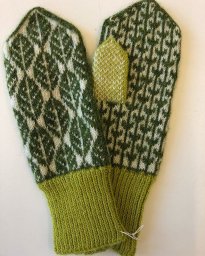 Красивые варежки с листьями спицами