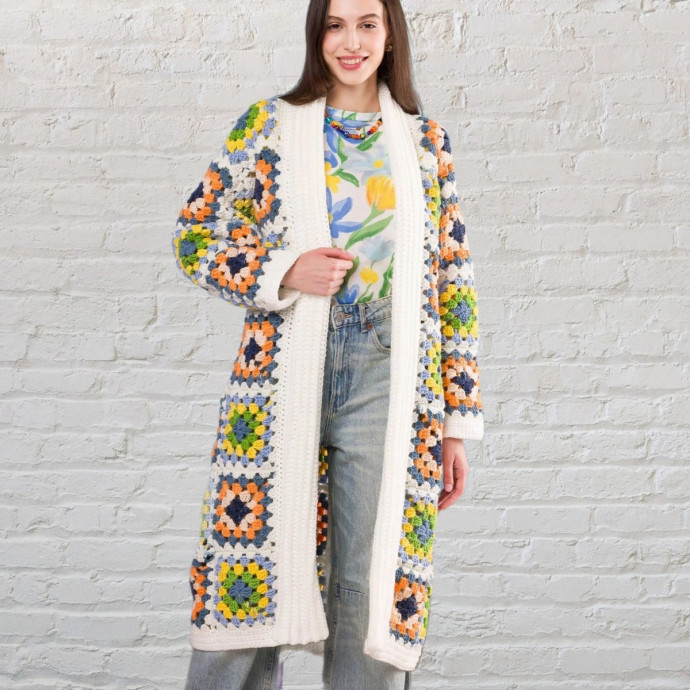 Женский удлинённый жакет из мотивов — яркий акцент в вашем образе