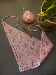 Летняя вязаная косынка с узором «грибочки»: лесная магия в каждом стежке