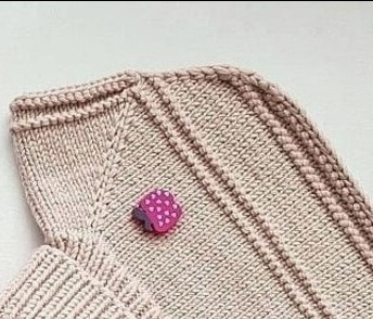 Бежевая манишка из Lana Gatto Super Soft, вяжем спицами Бежевая манишка из Lana Gatto Super Soft, вяжем спицами