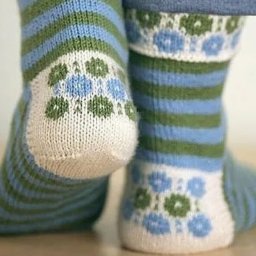 Носки с задорной пяткой, вяжем спицами