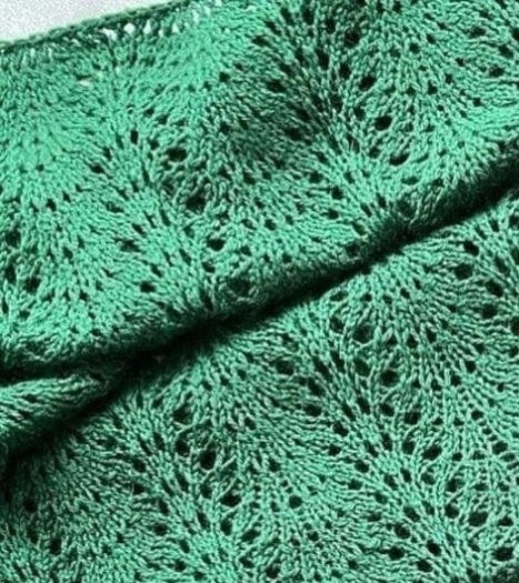 Зеленый палантин спицами