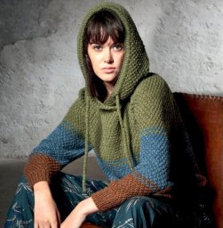 Трехцветный пуловер с капюшоном