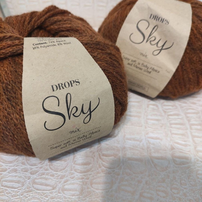 Базовый свитер из пряжи Sky от Drops