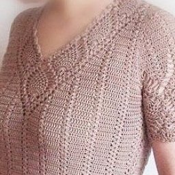 Пуловер с ажурной горловиной