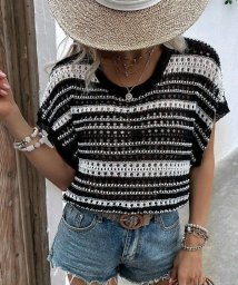 Топ спицами узором из цветных полос с простым ажурным узором