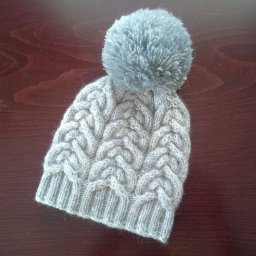 Узор для шапочки с объемным узором, вяжем спицами