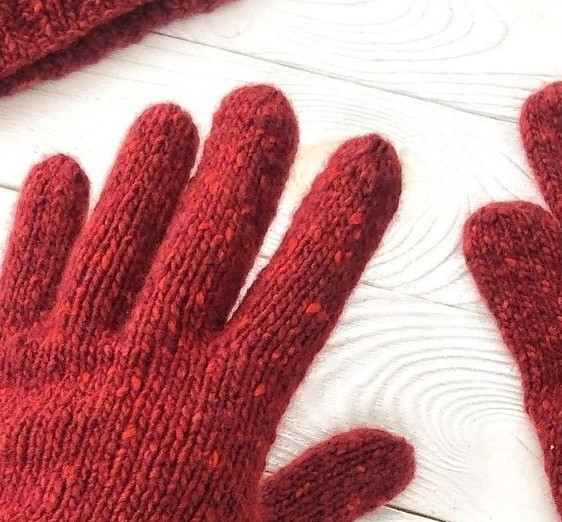 Вяжем перчатки спицами