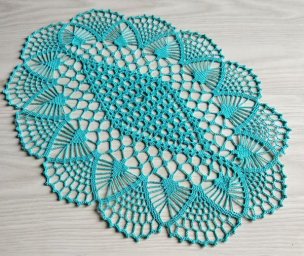 Ажурная голубая салфетка