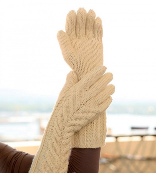 Изящные перчатки, связанные спицами