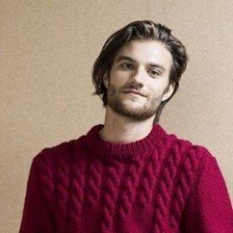 Теплый мужской свитер, связанный спицами