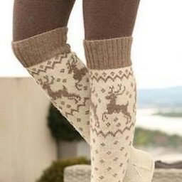 Вязаные гольфы с оленями - зима будет стильной!