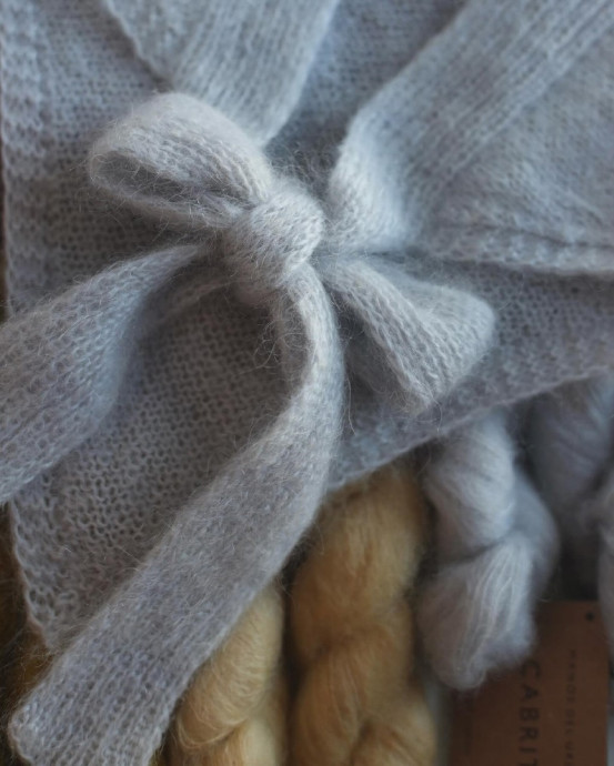 Косынка из кид мохера Cabrito на завязках Косынка из кид мохера Cabrito на завязках