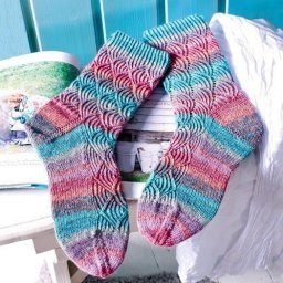 Домашние носочки, связанные спицами