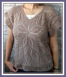 Топ крючком, связанный от центра узора по типу вязания салфеток, предлагают японские дизайнеры