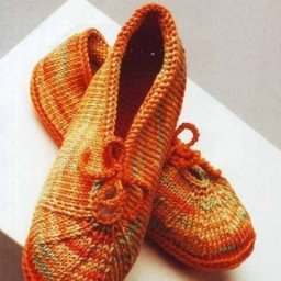 Уютные тапочки со шнурками