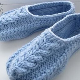 Вяжем домашние тапочки спицами