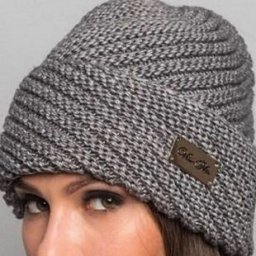 Шапка диагональной резинкой спицами