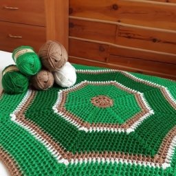 Яркий коврик крючком