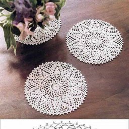 Компактные, простые в исполнении вязаные салфетки