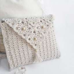 Нежная сумочка крючком