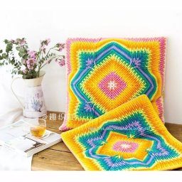 Вяжем оригинальные подушки крючком.