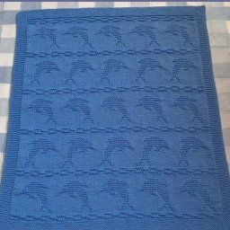 Интересный плед с узором "Дельфин"