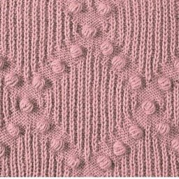 Красивый узор с объемными шишечками