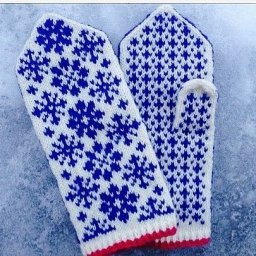 Варежки с зимним узором