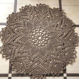 Симпатичный коврик крючком