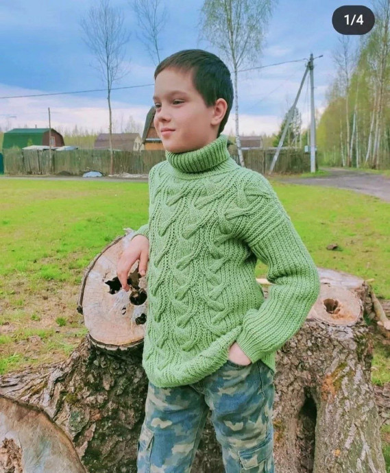 Зеленый свитер для мальчика