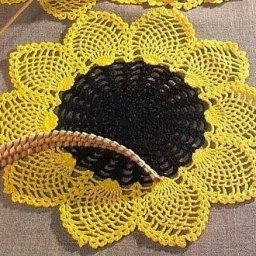 Вяжем симпатичную салфетку "Подсолнух"