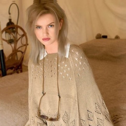 Бежевое пончо