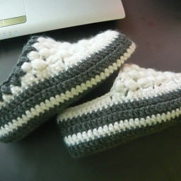 Тёплые вязаные тапочки