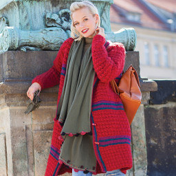 ​Пальто в полоску с узором из пышных столбиков