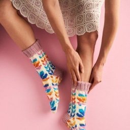 Цветочные носочки от Minna Metsänen