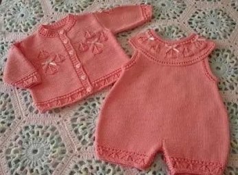 Комплект для девочки, вяжем спицами