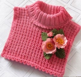 Уютная и стильная манишка для ребенка