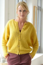 Кардиган спицами с рукавом летучая мышь