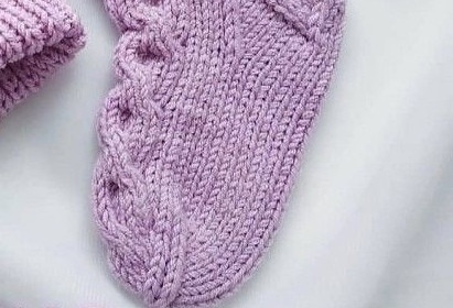 &Beta;яжем носочки малышу cпицами