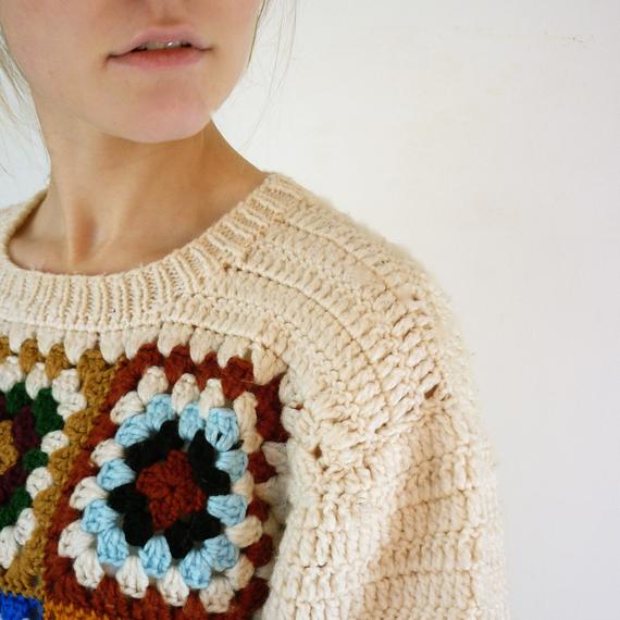 Пуловер с бабушкиным квадратом в основе