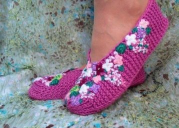 Очаровательные тапочки-следочки