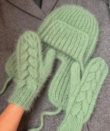 Красивый комплект спицами