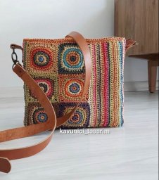 Яркие сумочки из мотивов крючком