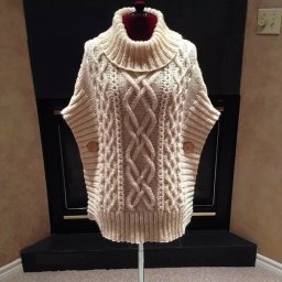 Милое пончо-безрукавка спицами