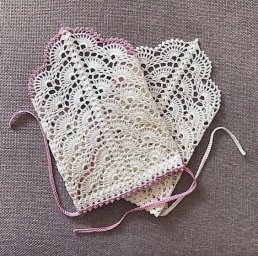 Вязаная крючком косынка: уютный акцент в твоём образе