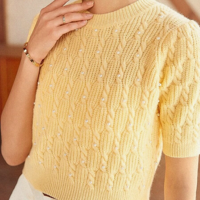 Укороченный джемпер с бусинами